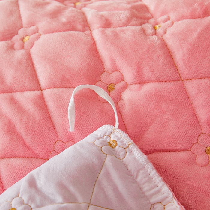 91家纺网 家纺一手货源 找家纺 罗艺轩 2025新款婴儿绒双层夹棉可拆卸床裙四件套-花语 花语-樱花粉