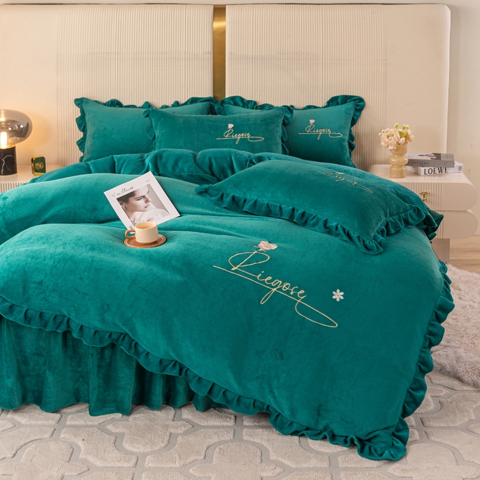 91家纺网 家纺一手货源 找家纺 慧菲 2025新款刺绣夹棉牛奶绒床裙四件套-玫瑰花语 玫瑰花语-孔雀蓝