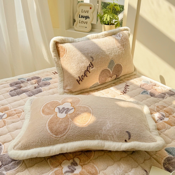 91家纺网 家纺一手货源 找家纺 梦初语 2025新款高克重雪花绒床垫褥床护垫--学生款 幸福花开