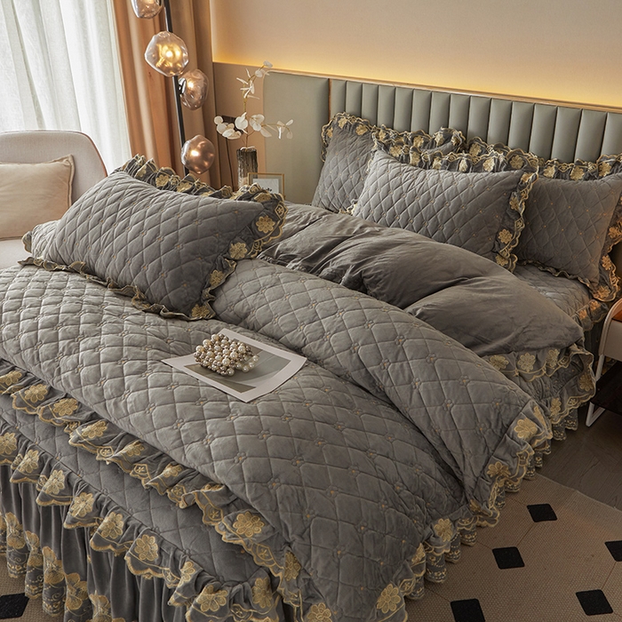 91家纺网 家纺一手货源 找家纺 罗艺轩 2025新款婴儿绒双层夹棉可拆卸床裙四件套-花语 花语-高级灰