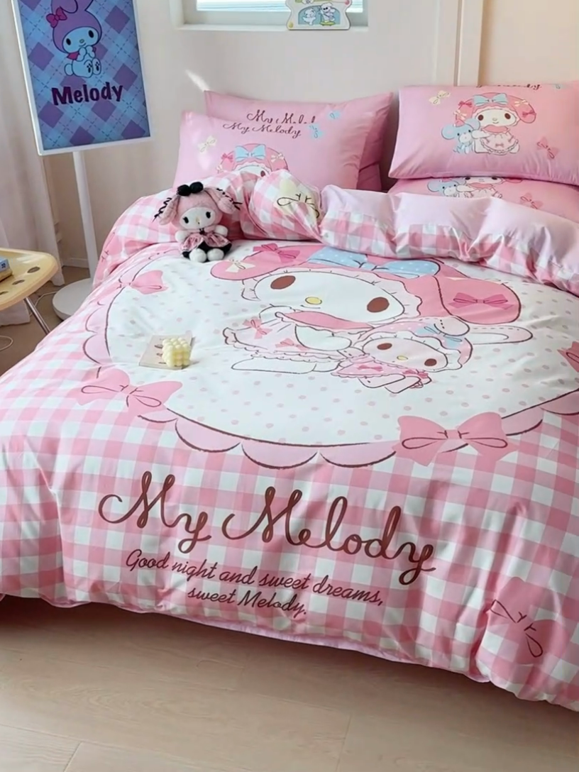 91家纺网 家纺一手货源 找家纺 玉元坊 2025年新款三丽鸥系列数码印花纯棉全棉床裙三件套四件套-简约基础款 大版简约-玩偶美乐蒂