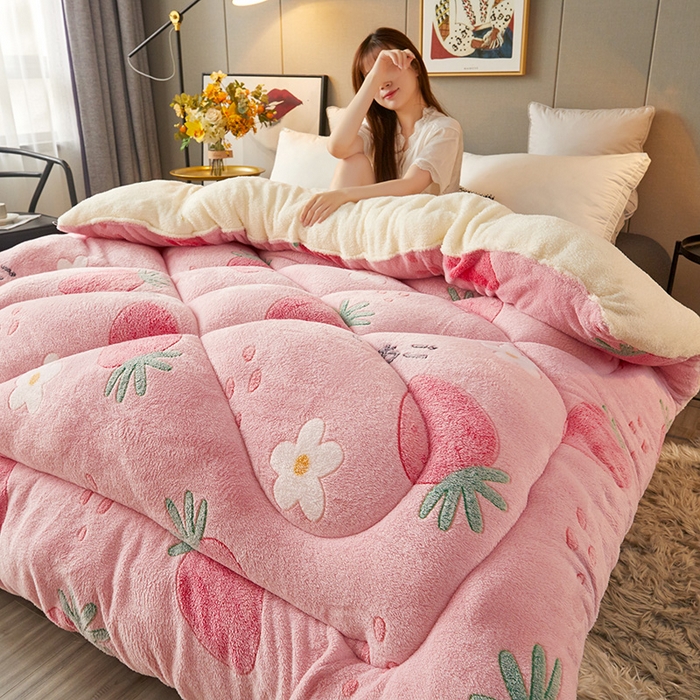 91家纺网 家纺一手货源 找家纺 梦初语 2025新款雪花绒羊羔绒厚实保暖被子被芯 甜心草莓
