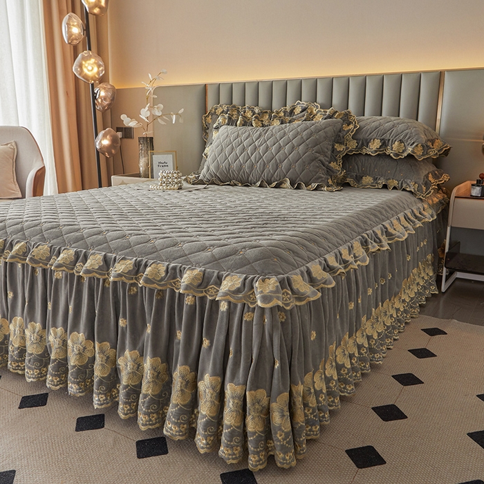 91家纺网 家纺一手货源 找家纺 罗艺轩 2025新款婴儿绒双层夹棉可拆卸床裙-花语 花语-高级灰