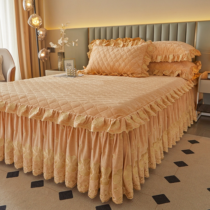 91家纺网 家纺一手货源 找家纺 罗艺轩 2025新款婴儿绒双层夹棉可拆卸床裙-花语 花语-香槟金