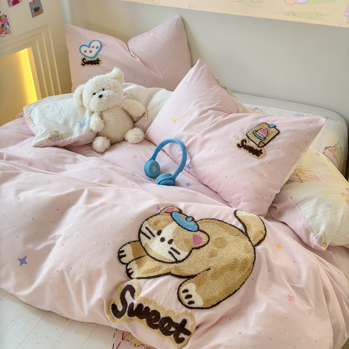 91家纺网 家纺一手货源 找家纺 曼之夏 2025新款纯棉印花加毛巾绣四件套 毛巾绣-猫咪