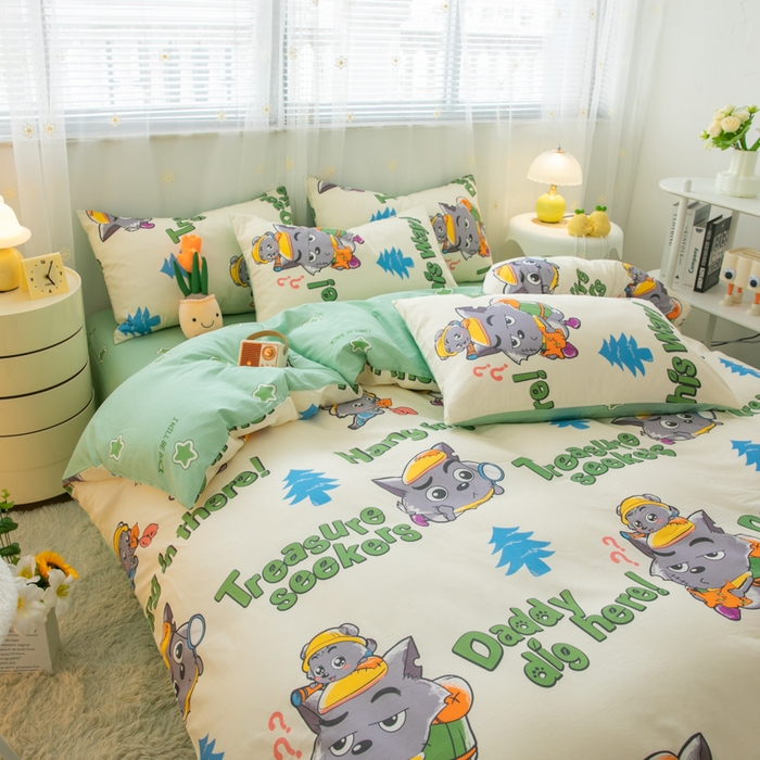 91家纺网 家纺一手货源 找家纺 简宜家居（朝初家纺） 2025新款40支斜纹12868纯棉全棉喜羊羊灰太狼系列四件套 字母灰太狼