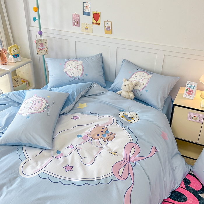 91家纺网 家纺一手货源 找家纺 玉元坊 2025年新款三丽鸥系列数码印花纯棉全棉床裙三件套四件套-简约基础款 大耳兔