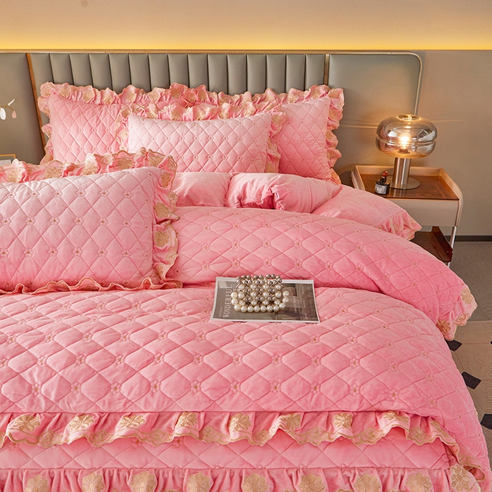 91家纺网 家纺一手货源 找家纺 罗艺轩 2025新款婴儿绒双层夹棉可拆卸床裙四件套-花语 花语-樱花粉