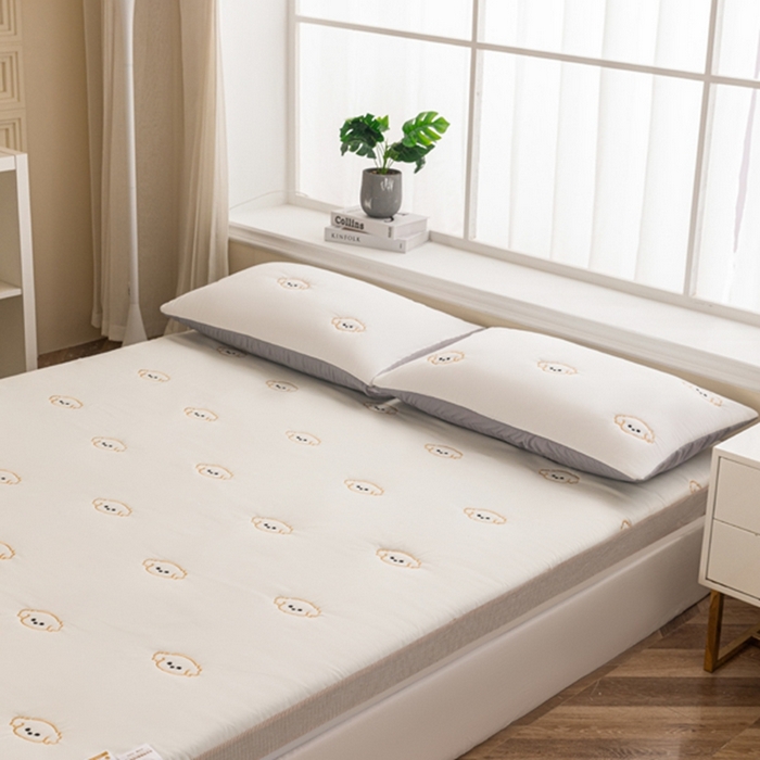 91家纺网 家纺一手货源 找家纺 元昊床垫 2025新款A类母婴级水洗棉刺绣床垫-小萌狗 小萌狗-旺旺奶白