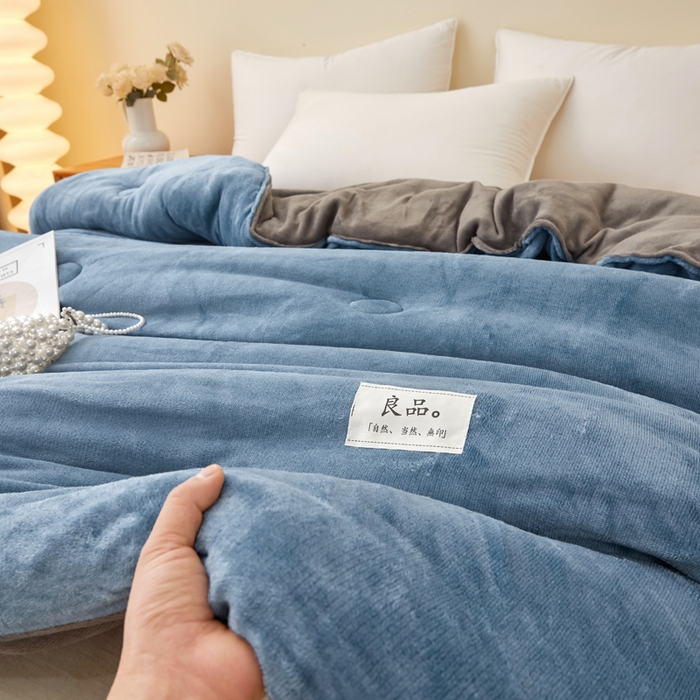 91家纺网 家纺一手货源 找家纺 牛魔王家居 2024新款双面牛奶绒加厚冬被被子被芯填充(白丝棉） 蓝+灰