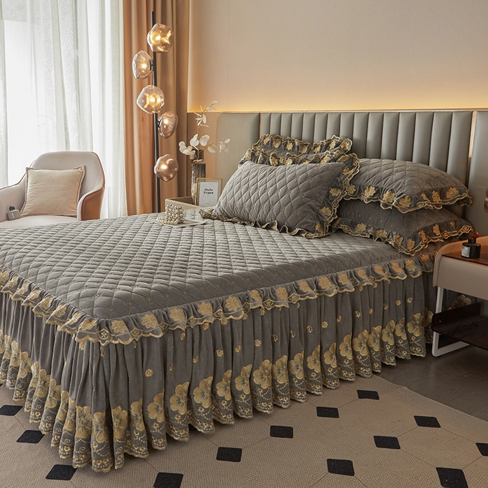 91家纺网 家纺一手货源 找家纺 罗艺轩 2025新款婴儿绒双层夹棉可拆卸床裙-花语 花语-高级灰