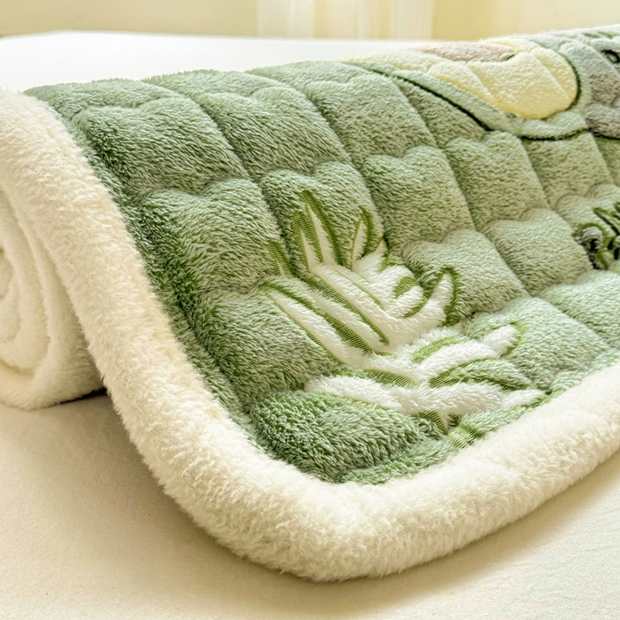 91家纺网 家纺一手货源 找家纺 梦初语 2025新款高克重雪花绒床垫褥床护垫--学生款 盎然绿果