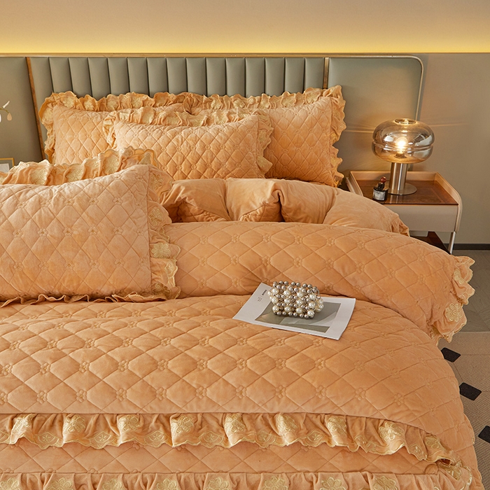 91家纺网 家纺一手货源 找家纺 罗艺轩 2025新款婴儿绒双层夹棉可拆卸床裙四件套-花语 花语-香槟金