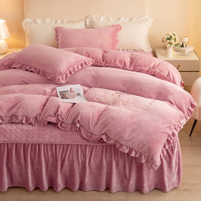 91家纺网 家纺一手货源 找家纺 慧菲 2025新款刺绣夹棉牛奶绒床裙四件套-玫瑰花语 玫瑰花语-豆沙