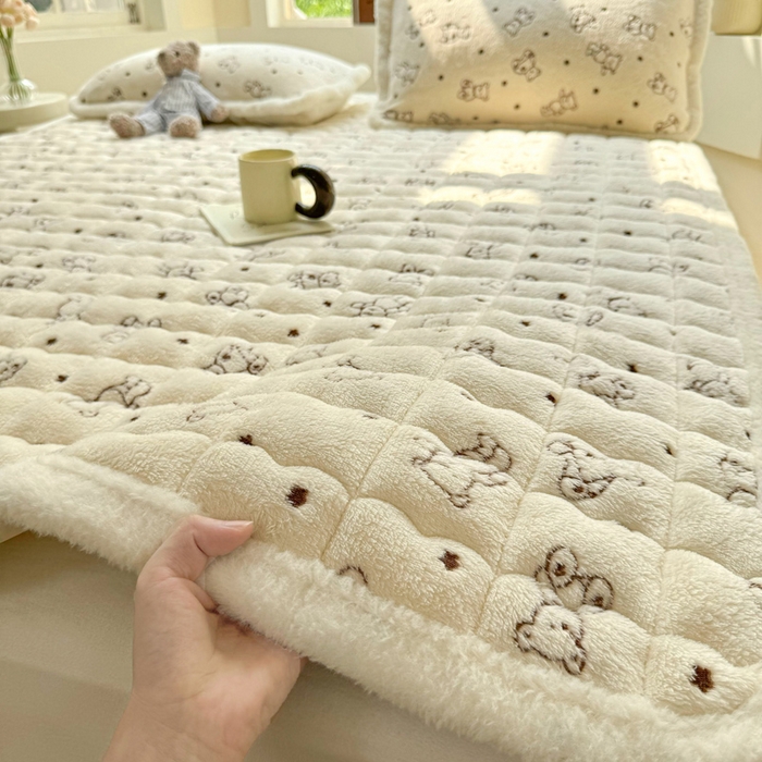 91家纺网 家纺一手货源 找家纺 （总）梦初语 2025新款高克重雪花绒床垫褥床护垫--学生款