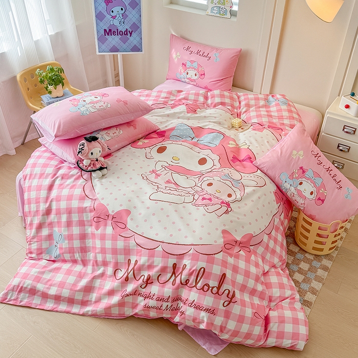 91家纺网 家纺一手货源 找家纺 玉元坊 2025年新款三丽鸥系列数码印花纯棉全棉床裙三件套四件套-简约基础款 大版简约-玩偶美乐蒂