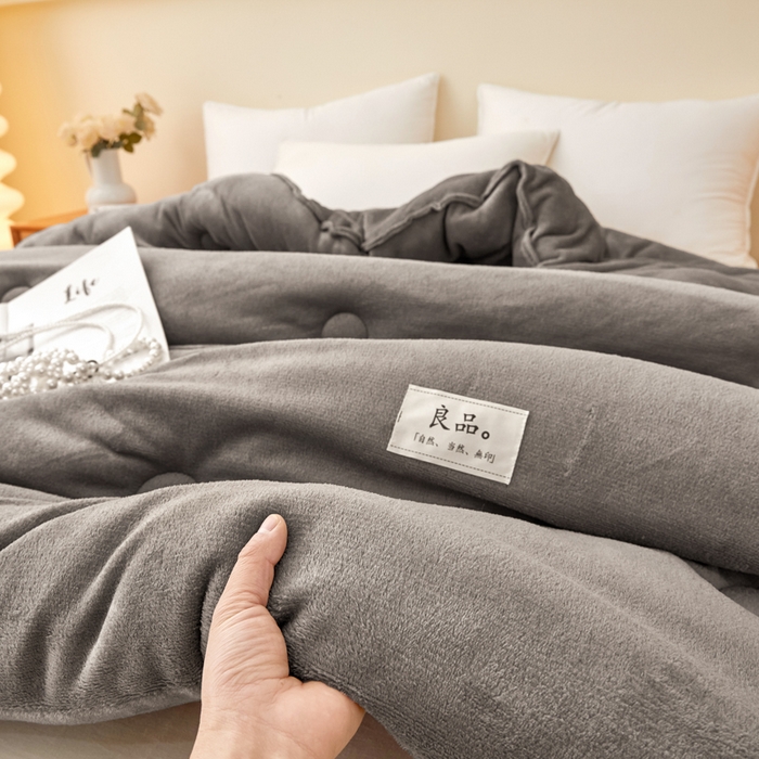 91家纺网 家纺一手货源 找家纺 牛魔王家居 2024新款双面牛奶绒加厚冬被被子被芯填充(白丝棉） 灰