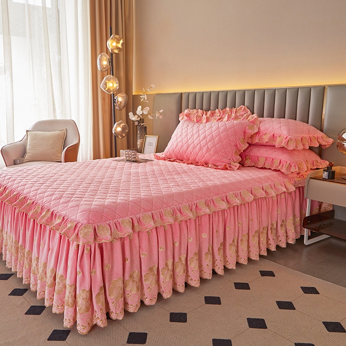 91家纺网 家纺一手货源 找家纺 罗艺轩 2025新款婴儿绒双层夹棉可拆卸床裙-花语 花语-樱花粉