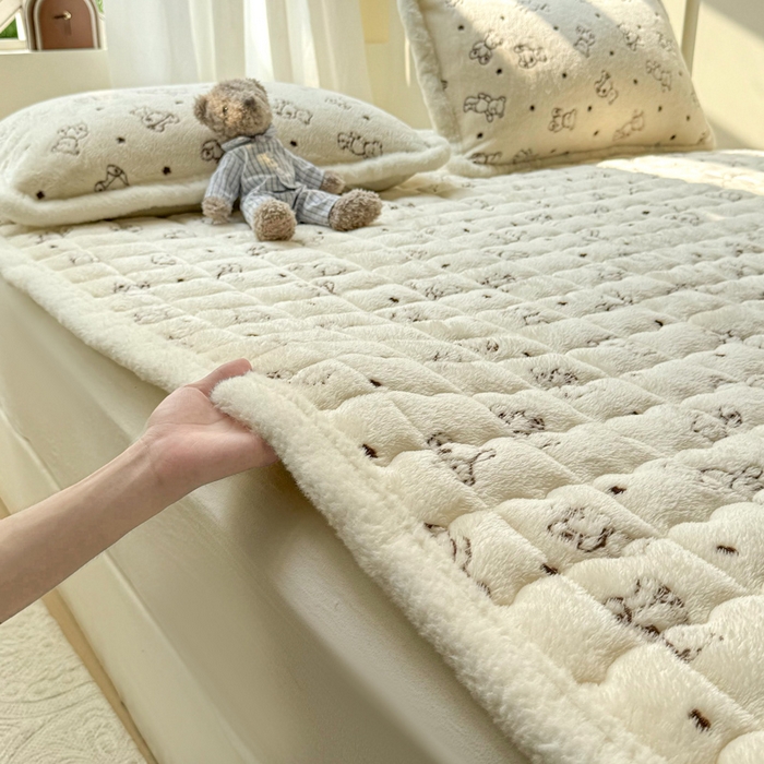 91家纺网 家纺一手货源 找家纺 （总）梦初语 2025新款高克重雪花绒床垫褥床护垫--学生款