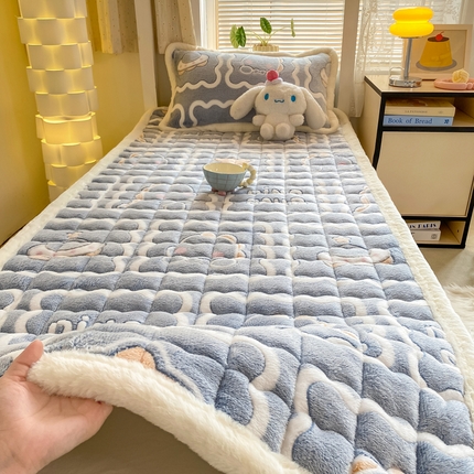 91家纺网 家纺一手货源 找家纺 （总）梦初语 2025新款高克重雪花绒床垫褥床护垫--学生款
