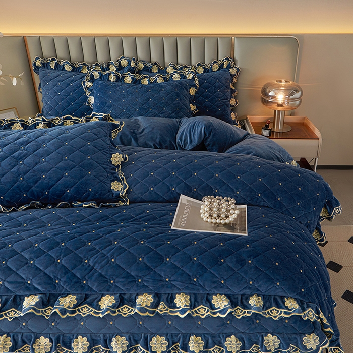 91家纺网 家纺一手货源 找家纺 罗艺轩 2025新款婴儿绒双层夹棉可拆卸床裙四件套-花语 花语-宝蓝