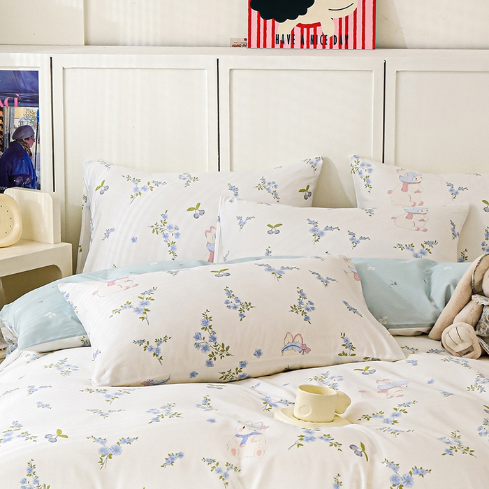 91家纺网 家纺一手货源 找家纺 金鑫汇家纺 2025新款全棉印花单枕套 花丛兔