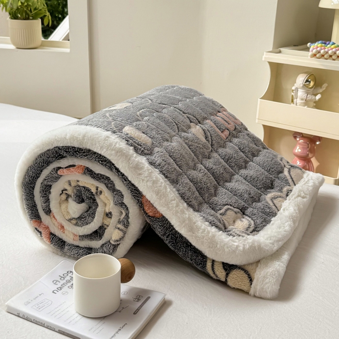 91家纺网 家纺一手货源 找家纺 梦初语 2025新款高克重雪花绒床垫褥床护垫--学生款 幸运小熊