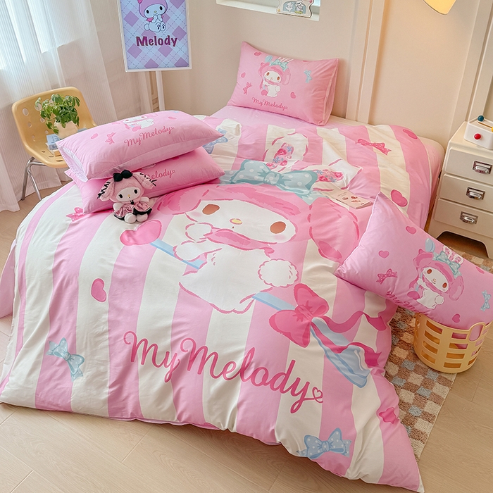 91家纺网 家纺一手货源 找家纺 玉元坊 2025年新款三丽鸥系列数码印花纯棉全棉床裙三件套四件套-简约基础款 大版简约-甜心美乐蒂