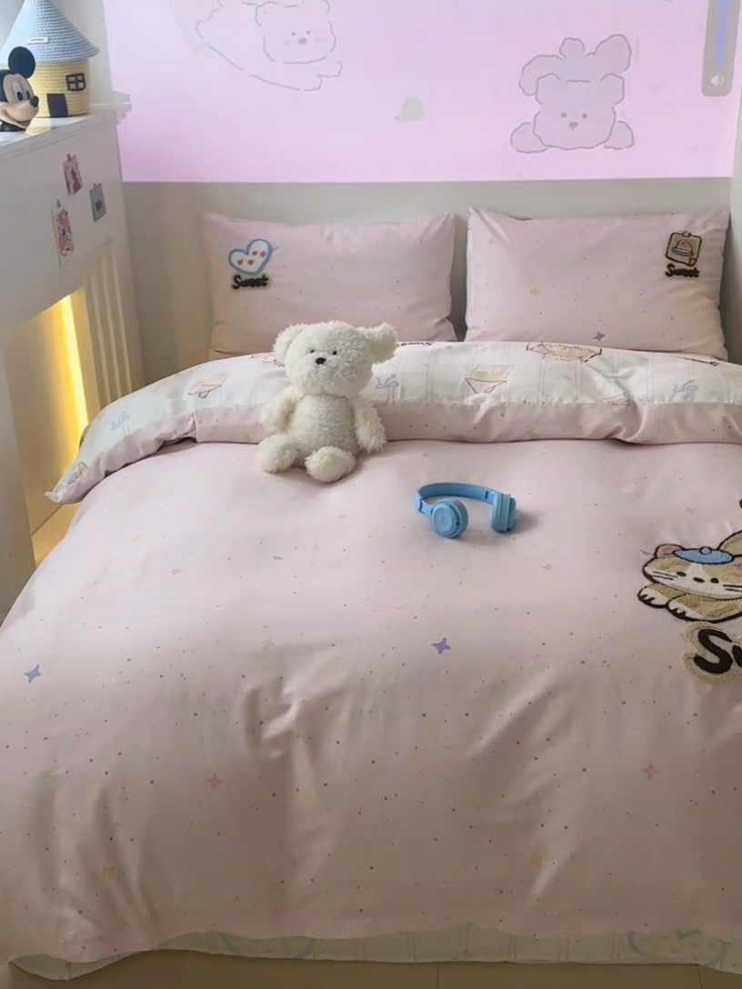 91家纺网 家纺一手货源 找家纺 曼之夏 2025新款纯棉印花加毛巾绣四件套 毛巾绣-猫咪