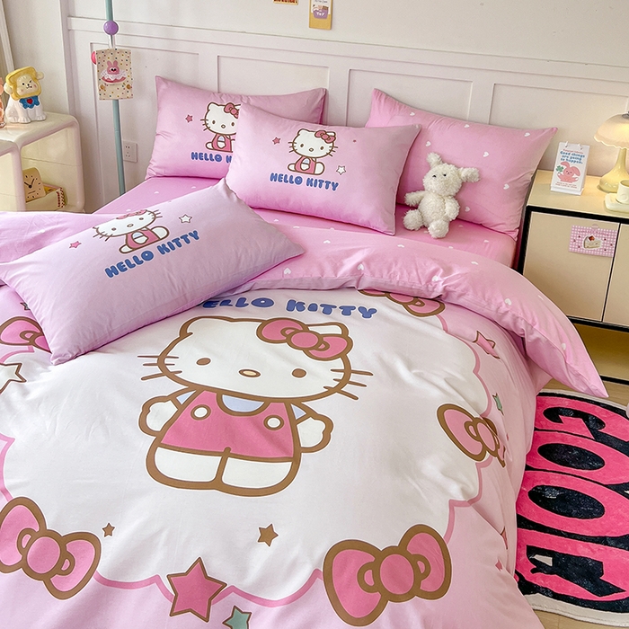 91家纺网 家纺一手货源 找家纺 玉元坊 2025年新款三丽鸥系列数码印花纯棉全棉床裙三件套四件套-简约基础款 凯蒂