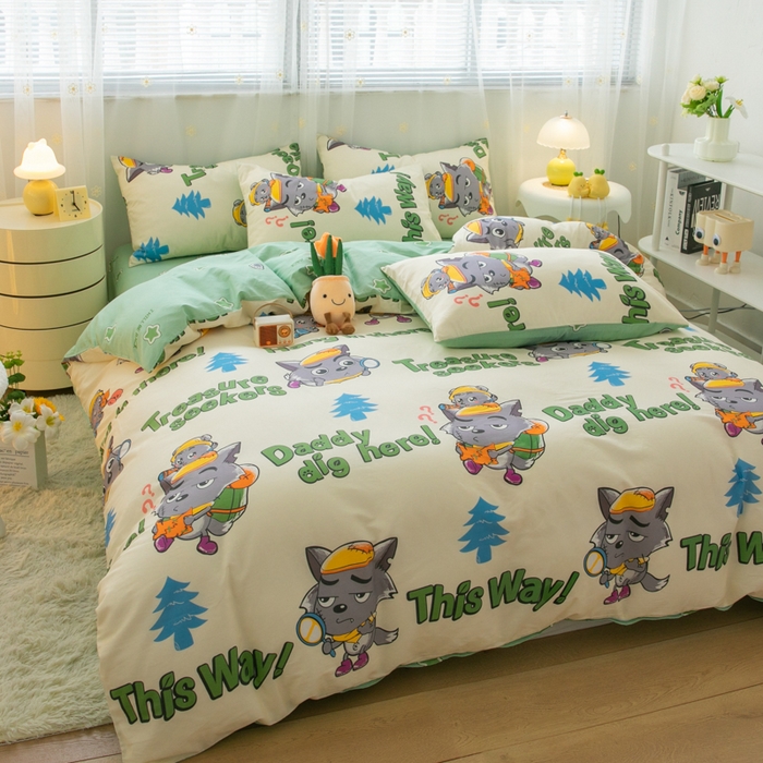 91家纺网 家纺一手货源 找家纺 简宜家居（朝初家纺） 2025新款40支斜纹12868纯棉全棉喜羊羊灰太狼系列四件套 字母灰太狼