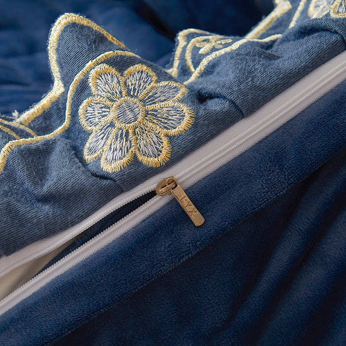 91家纺网 家纺一手货源 找家纺 罗艺轩 2025新款婴儿绒双层夹棉可拆卸床裙四件套-花语 花语-宝蓝