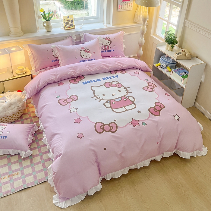 91家纺网 家纺一手货源 找家纺 玉元坊 2025年新款三丽鸥系列数码印花纯棉全棉床裙三件套四件套-花边款式 凯蒂