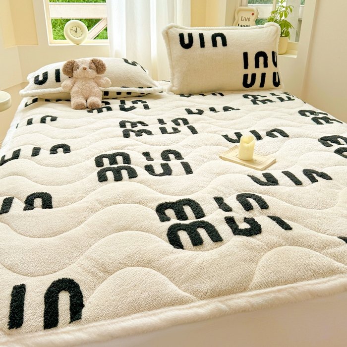 91家纺网 家纺一手货源 找家纺 梦初语 2025新款A类高克重立体毛巾绣阳粒子床垫褥 muimui-米