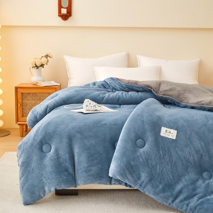 91家纺网 家纺一手货源 找家纺 牛魔王家居 2024新款双面牛奶绒加厚冬被被子被芯填充(白丝棉） 蓝+灰