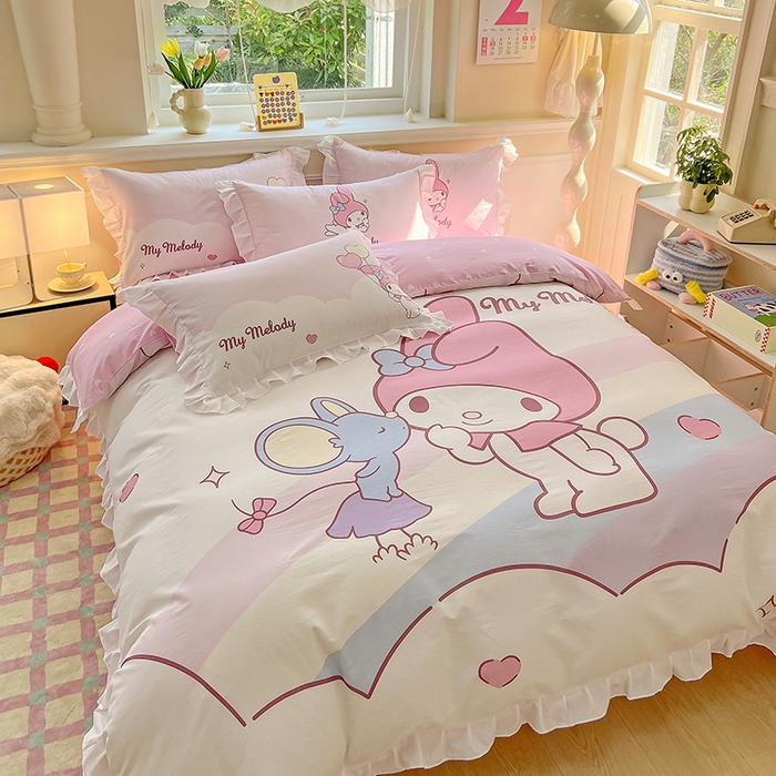 91家纺网 家纺一手货源 找家纺 玉元坊 2025年新款三丽鸥系列数码印花纯棉全棉床裙三件套四件套-花边款式 粉兔亲亲