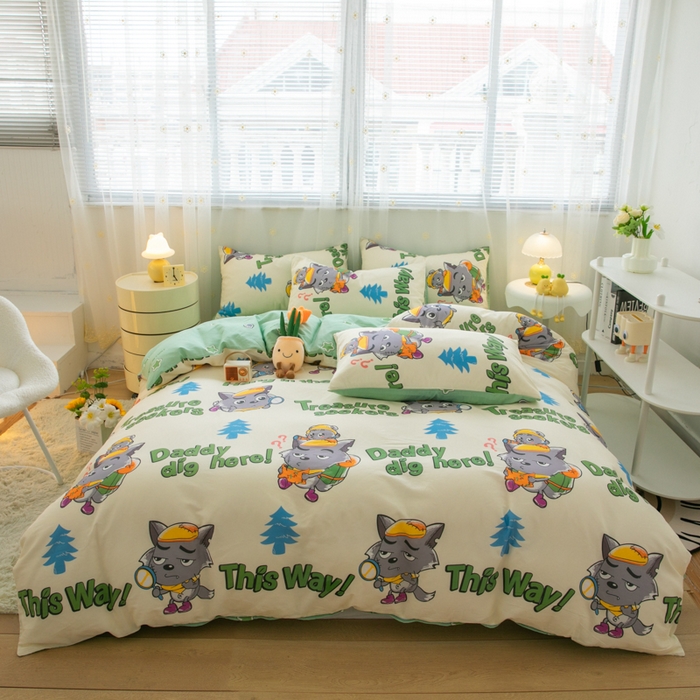 91家纺网 家纺一手货源 找家纺 简宜家居（朝初家纺） 2025新款40支斜纹12868纯棉全棉喜羊羊灰太狼系列四件套 字母灰太狼