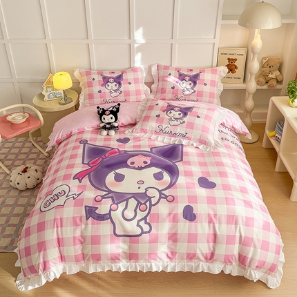 玉元坊 2025年新款三丽鸥系列数码印花纯棉全棉床裙三件套四件套-花边款式 大版花边-格子库洛米