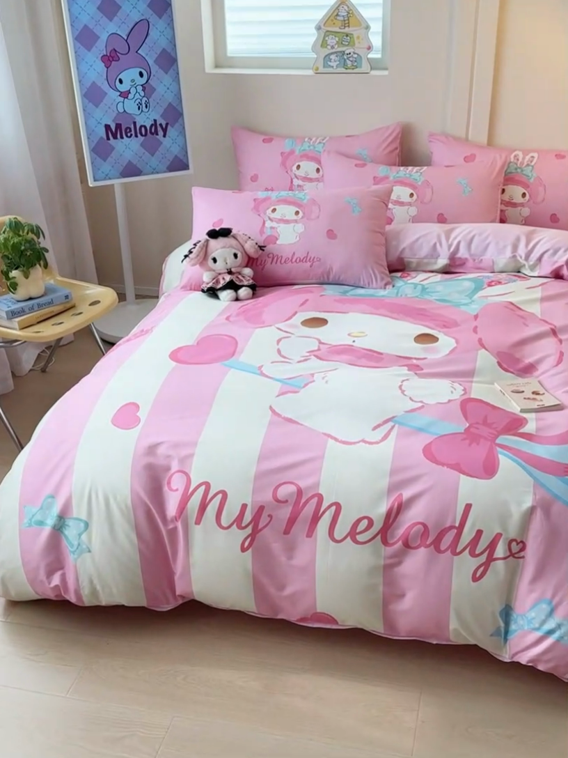 91家纺网 家纺一手货源 找家纺 玉元坊 2025年新款三丽鸥系列数码印花纯棉全棉床裙三件套四件套-简约基础款 大版简约-甜心美乐蒂