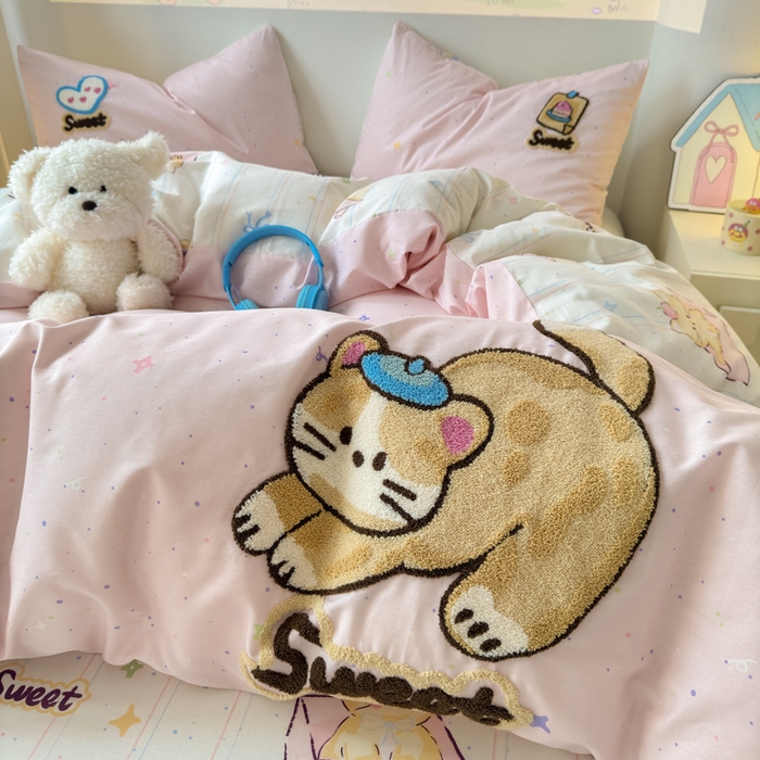 91家纺网 家纺一手货源 找家纺 曼之夏 2025新款纯棉印花加毛巾绣四件套 毛巾绣-猫咪