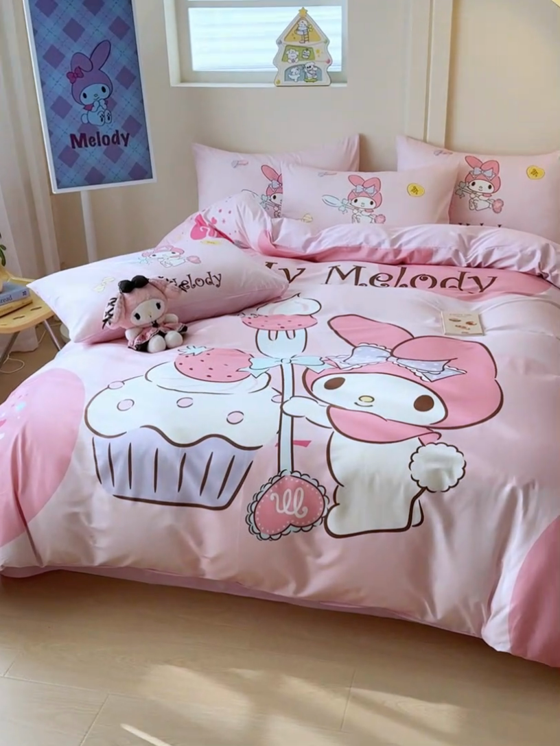 91家纺网 家纺一手货源 找家纺 玉元坊 2025年新款三丽鸥系列数码印花纯棉全棉床裙三件套四件套-简约基础款 大版简约-蛋糕美乐蒂