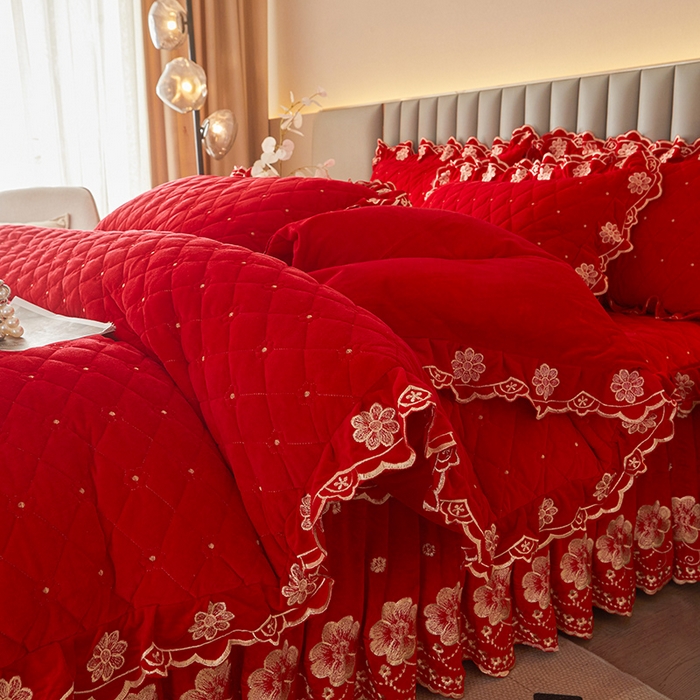 91家纺网 家纺一手货源 找家纺 罗艺轩 2025新款婴儿绒双层夹棉可拆卸床裙四件套-花语 花语-大红