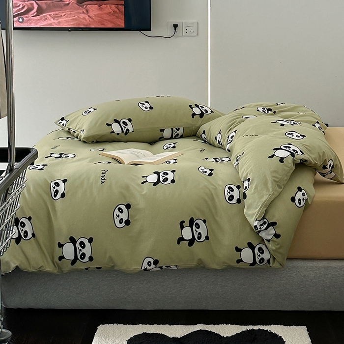 91家纺网 家纺一手货源 找家纺 绫韵家纺 2025春夏新品母婴A类全棉纯棉针织棉软糯糯小可爱卡通床单款四件套 欢乐熊