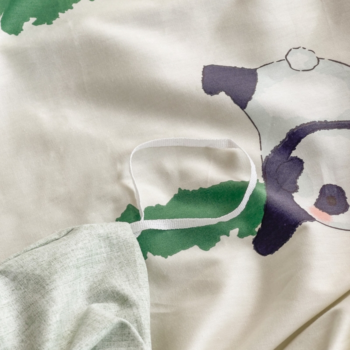 91家纺网 家纺一手货源 找家纺 2025新款133X76宽幅全棉纯棉印花系列单品被套 熊猫乐园-绿