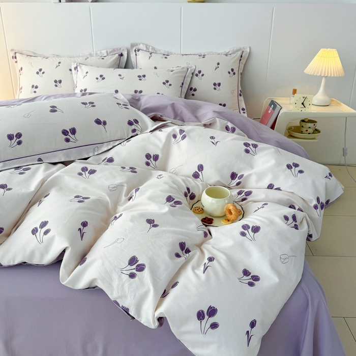 91家纺网 家纺一手货源 找家纺 2025新款133X76宽幅全棉纯棉印花系列四件套 郁见你-紫