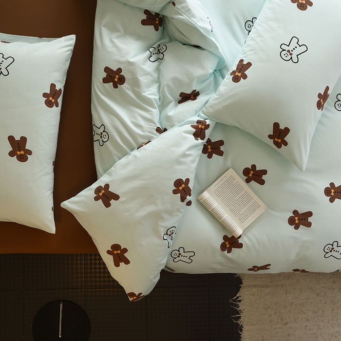 91家纺网 家纺一手货源 找家纺 绫韵家纺 2025春夏新品母婴A类全棉纯棉针织棉软糯糯小可爱卡通床单款四件套 姜饼人