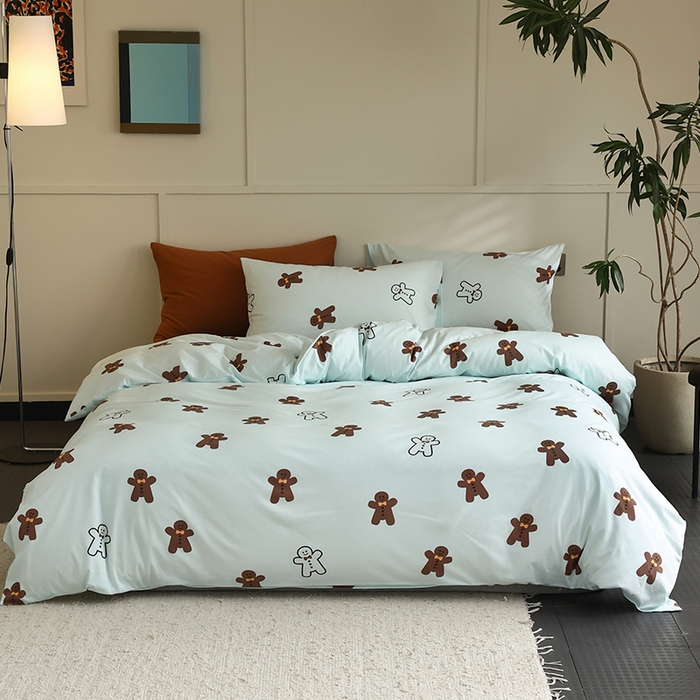 91家纺网 家纺一手货源 找家纺 绫韵家纺 2025春夏新品母婴A类全棉纯棉针织棉软糯糯小可爱卡通床单款四件套 姜饼人