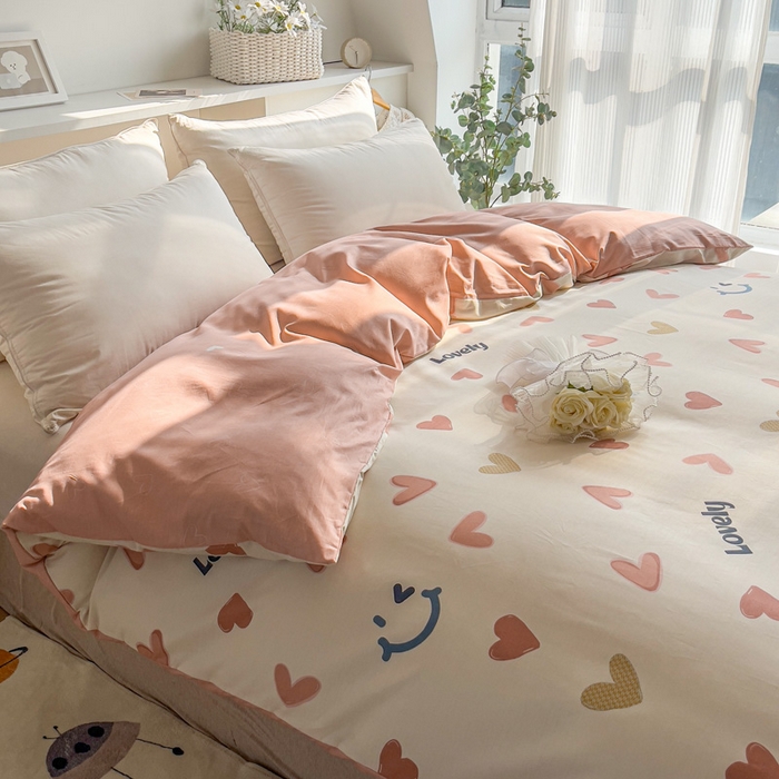 91家纺网 家纺一手货源 找家纺 2025新款133X76宽幅全棉纯棉印花系列单品被套 初恋心语-粉