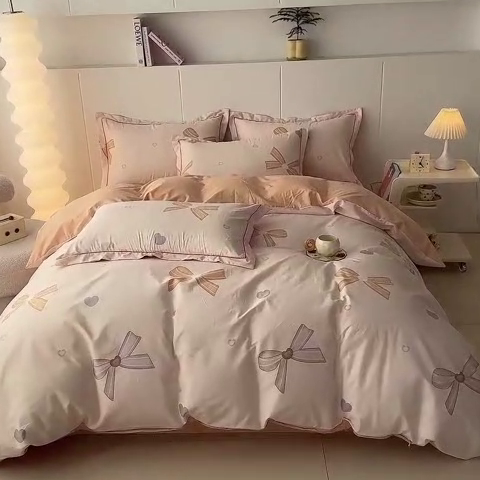 91家纺网 家纺一手货源 找家纺 2025新款133X76宽幅全棉纯棉印花系列四件套 花蝴蝶-米