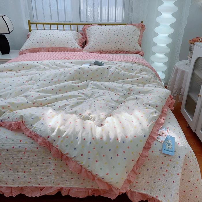 91家纺网 家纺一手货源 找家纺 韩版纯棉豆豆被床盖四件套春秋被加厚冬被同款纯棉被套砂洗棉花床盖三件套四季通用 彩色波点粉 